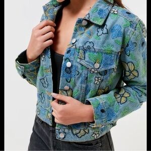 Urban outfitters flowers embroidered crop jean jacket size small floral print